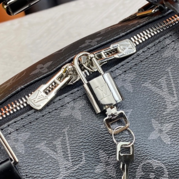 Large Louis Vuitton Keepall Bandoulière 55 Duffle Bag (Accepting Offer) - Picture 5 of 8